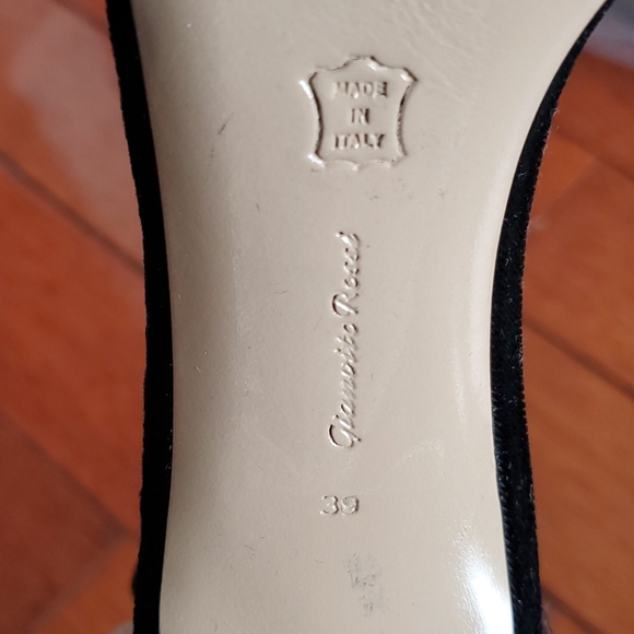 Auth GIANVITO ROSSI black velvet sandals - Picture 9 of 14